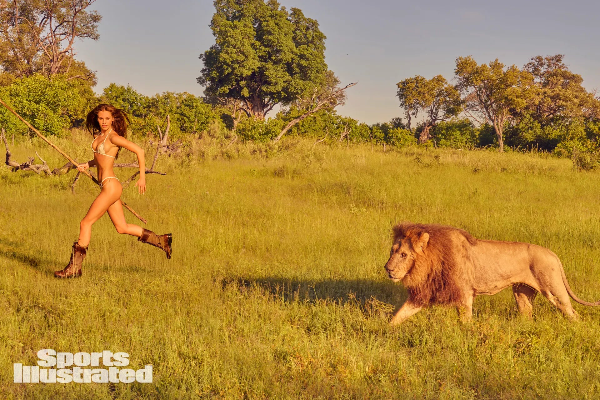 Micro biquíni leopardo com pedras em destaque no maiô Si Swimsuit 2025 de Ellie Thumann
